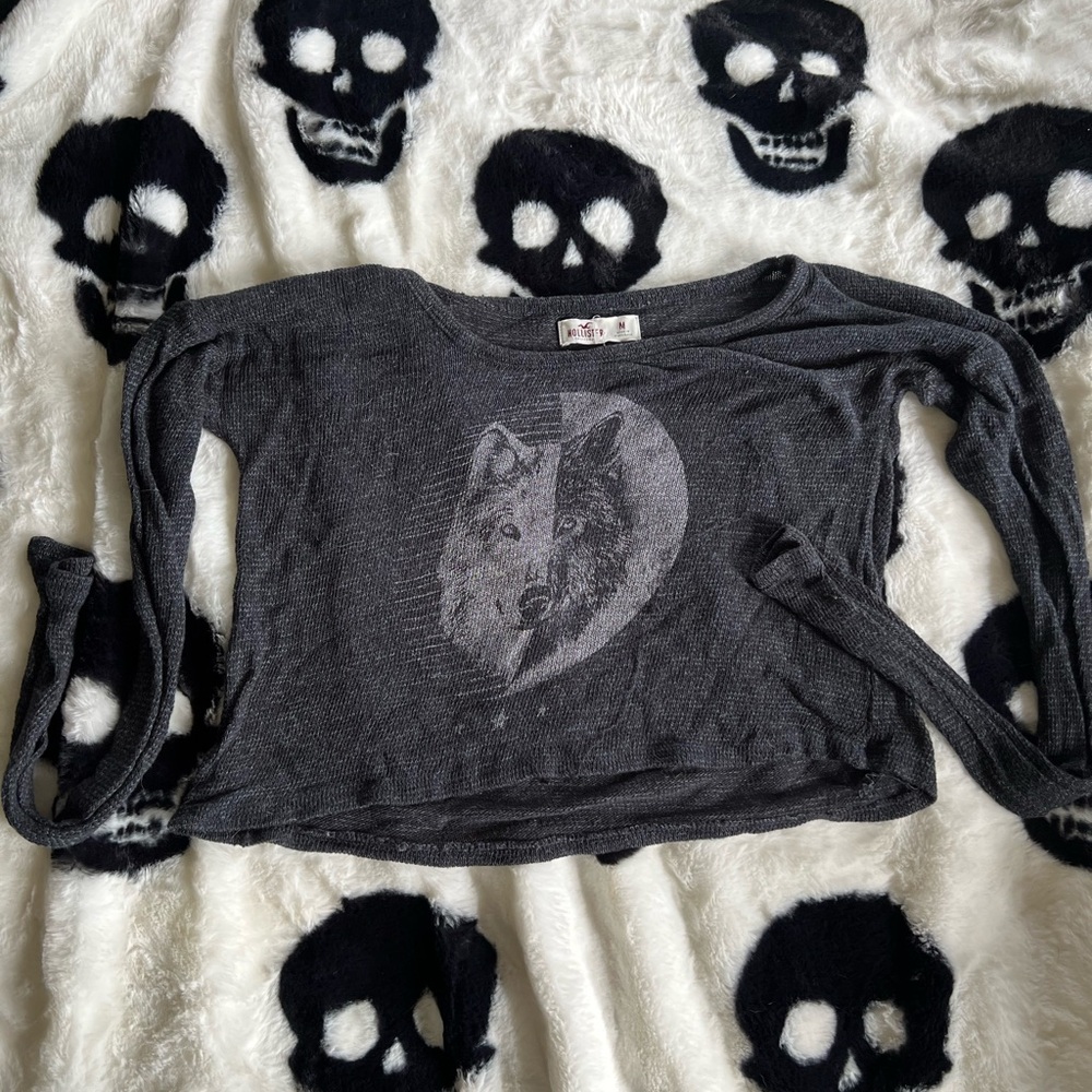 Hollister wolf crop top